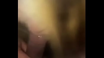 Gordita caliente mamando