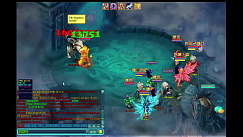 Tigrinho safado botando boss de joelho gostoso enchendo o rabão dele de tapa