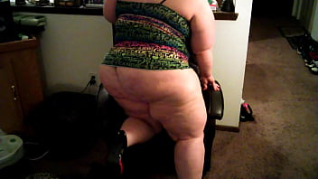 Cumpig penny showing off her assests