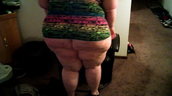 Cumpig penny showing off her assests