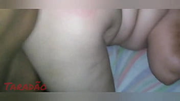 Puta peluda gemendo e tomando leite de piroca