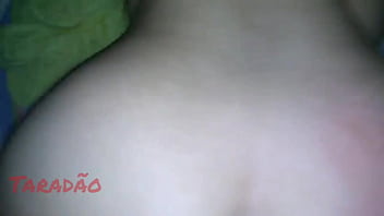 Puta peluda gemendo e tomando leite de piroca