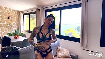 Alicia sudiste coquine adore la bite bien veineuse