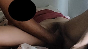 Dedilhando a buceta e o cu da bailey