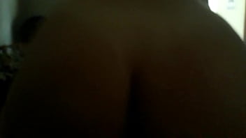 Esposa puta sentando no pau do macho