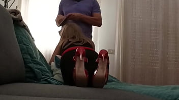 Preview milf in pantyhose and heels gives a blowjob