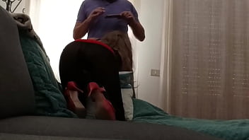 Preview milf in pantyhose and heels gives a blowjob