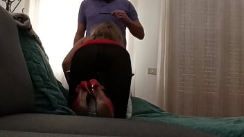 Preview milf in pantyhose and heels gives a blowjob