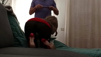 Preview milf in pantyhose and heels gives a blowjob