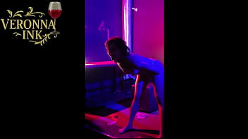 Misteriosa no início sedutora no final essa é veronna ink