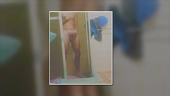Um pequeno compilado meu tomando banho e se masturbando até gozar muito