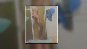Um pequeno compilado meu tomando banho e se masturbando até gozar muito