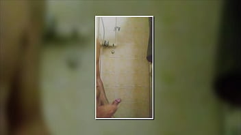 Um pequeno compilado meu tomando banho e se masturbando até gozar muito