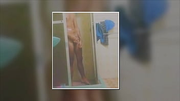 Um pequeno compilado meu tomando banho e se masturbando até gozar muito