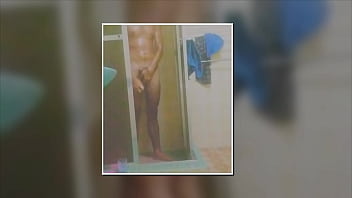 Um pequeno compilado meu tomando banho e se masturbando até gozar muito