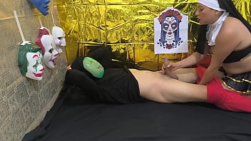 Пожертвование для моего невинного пасынка Сегодня Хэллоуин и мне придётся праздновать его с пасынком потому что мужа нет дома