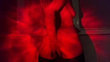 Студентка в чулках осталась одна дома давай кончим вместе