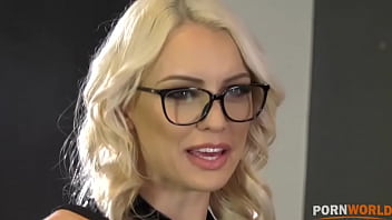 Busty american milf kenzie taylor fucks client until messy facial ending gp1442