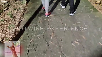 Casada safada e insaciável não resiste ao tesão avassalador do amante comedor pauzudo e fode gostoso em plena praça pública