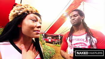 Big booty ebony jayla foxx fucking at the christmas tree lot