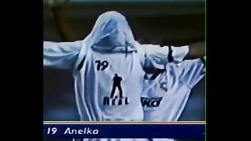 Edilson capetinha punindo as garotas espanholas no morumbi