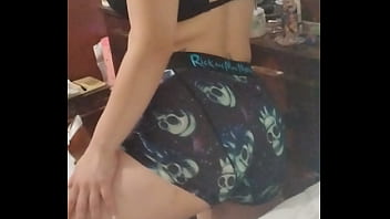 She twerking in mirror