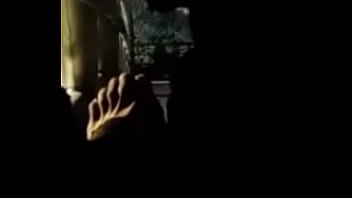 Mamando la verga del vecino en la via pública