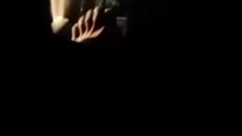 Mamando la verga del vecino en la via pública