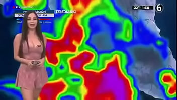 Emily quiñones en sexy vestido rosa