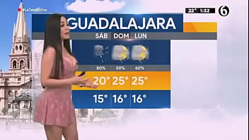 Emily quiñones en sexy vestido rosa