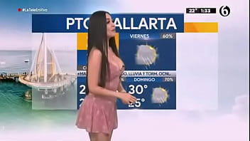 Emily quiñones en sexy vestido rosa