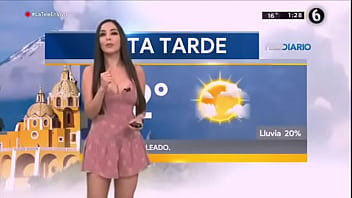 Emily quiñones en sexy vestido rosa