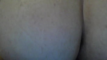 Fiquei de quatro e sentei no dildo com minha buceta virgem molhadinha