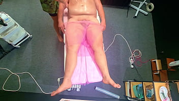 He fell off the massage bed then she make happy ending for him