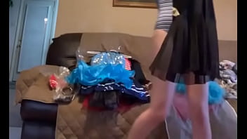 Chick has nice natural wedgie in bodysuit