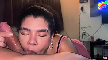 Caindo De Boca Na Rola Do Novinho Enquanto Ele Joga thumbnail