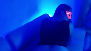 En este bar le das dinero extra a la camarera y te folla en su habitación especial le encanta la verga de extraños 2