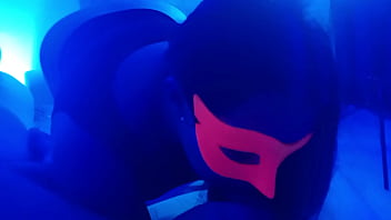 En este bar le das dinero extra a la camarera y te folla en su habitación especial le encanta la verga de extraños 2