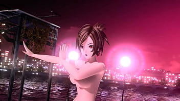 Sakine meiko bailando desnuda