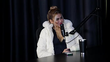 Hoje prefere um relacionamento aberto e com homens nunca deu o cu por perder o tesão e o fetiche jhocy sheer red