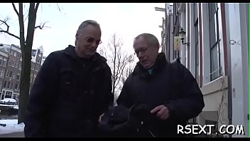 Black babe sucks white 10 pounder