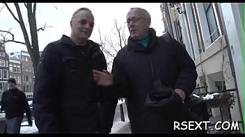 Black babe sucks white 10 pounder