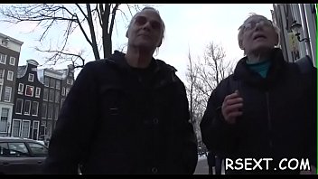 Black babe sucks white 10 pounder