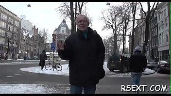 Black babe sucks white 10 pounder