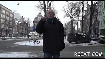 Black babe sucks white 10 pounder