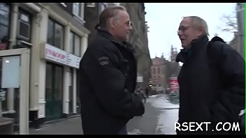 Black babe sucks white 10 pounder