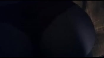 Dándole las nalgas a mi chico en nuestro motel