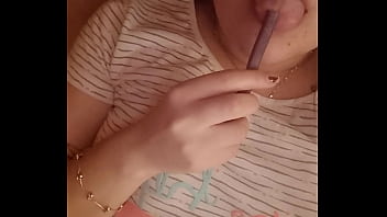 Disfrutando Del Caramelo Antes De Comerlo thumbnail