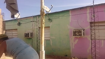 Mi vecino no aguanta las gana de verme mi culo grande con mi vestido corto Mi vecino no aguanta las gana de verme mi culo grande con mi vestido corto