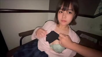 こ◯もが学校から帰ってくる前にキッチンでsexする夫婦。